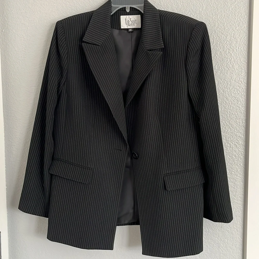 Le Suit Petite Black pin stripe Suit Blazer and Skirt - Picture 1 of 14